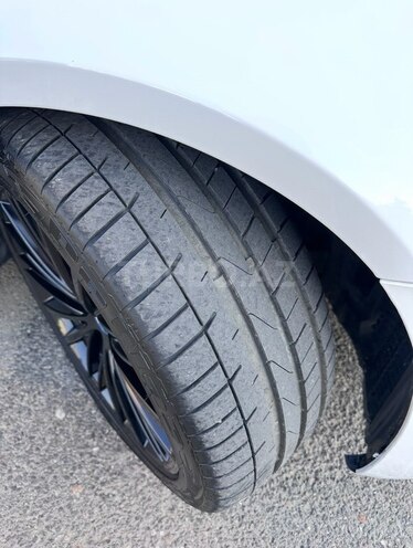 BMW 530e-12