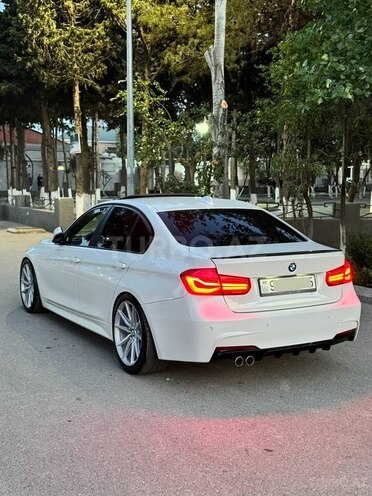 BMW 320d-8