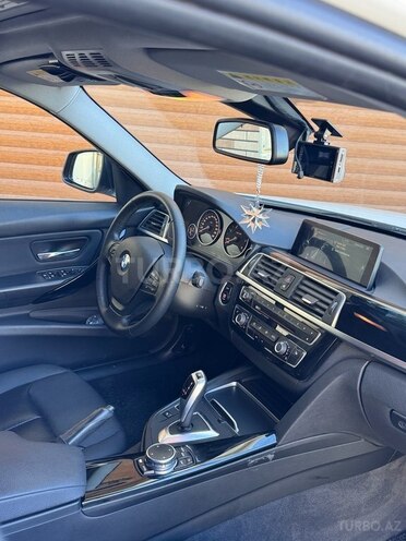BMW 320d-11