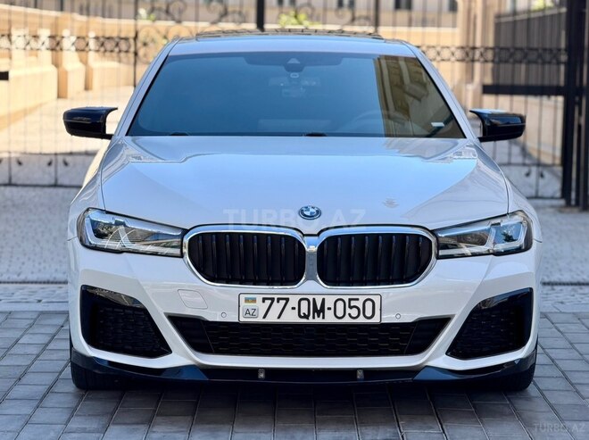 BMW 530e-12