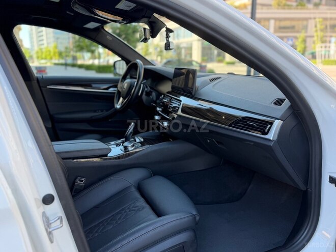 BMW 530e-6