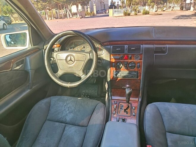 Mercedes E 220-7