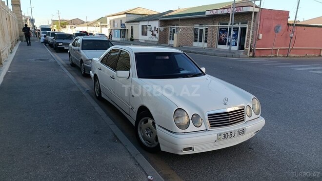 Mercedes E 220-3