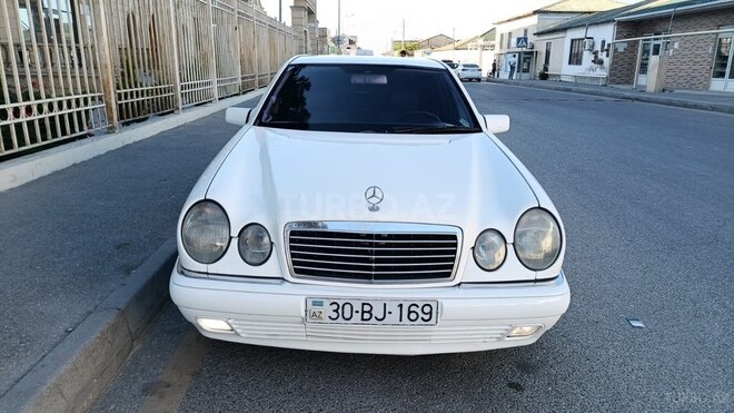 Mercedes E 220-2