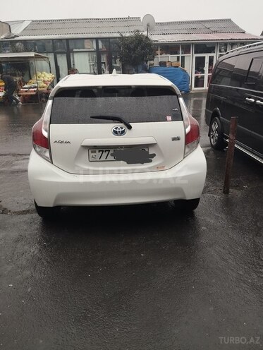 Toyota Aqua-9