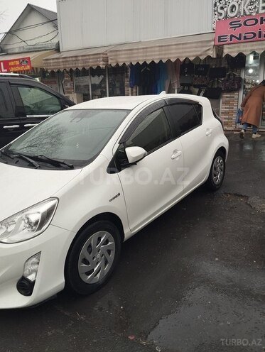 Toyota Aqua-8