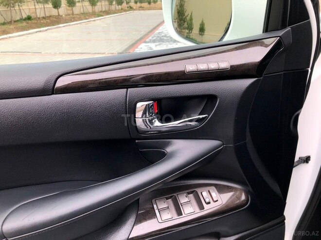 Lexus LX 570-13