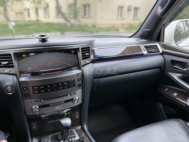 Lexus LX 570-18
