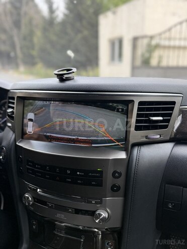 Lexus LX 570-19