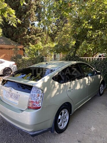 Toyota Prius-4
