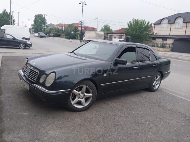 Mercedes E 300-2