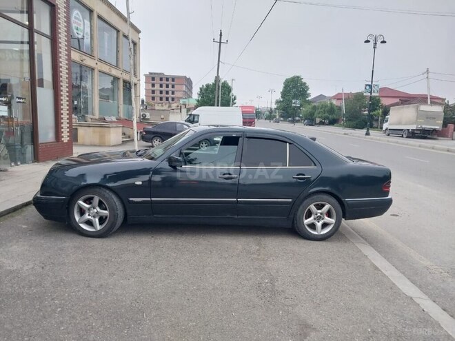 Mercedes E 300-5