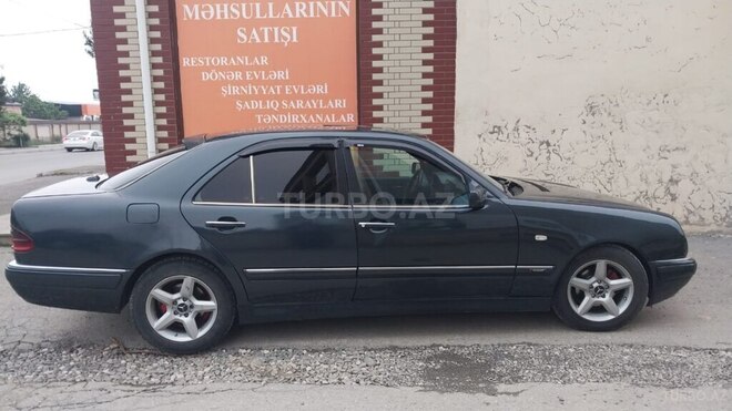 Mercedes E 300-6