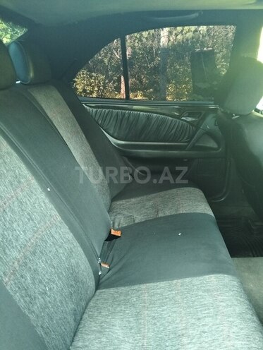 Mercedes E 300-8