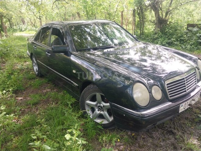 Mercedes E 300-9