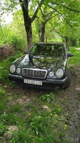 Mercedes E 300-10