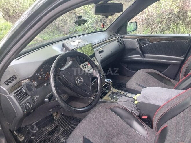 Mercedes E 300-12