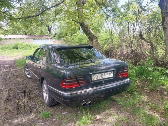 Mercedes E 300-13