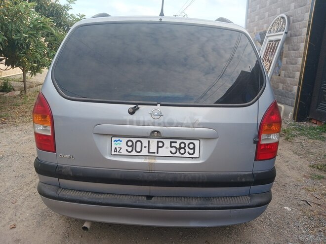 Opel Zafira-4