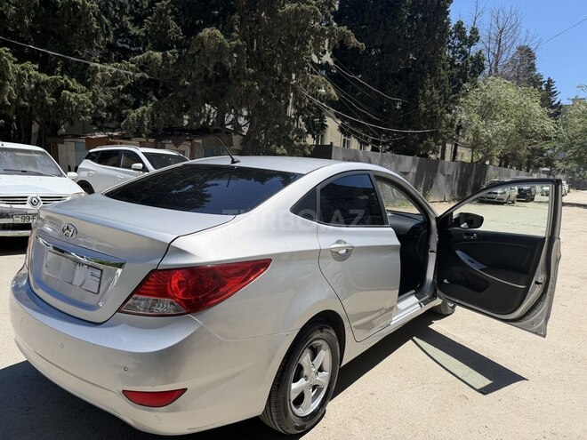 Hyundai Accent-7