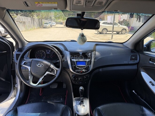 Hyundai Accent-5