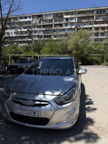 Hyundai Accent-2