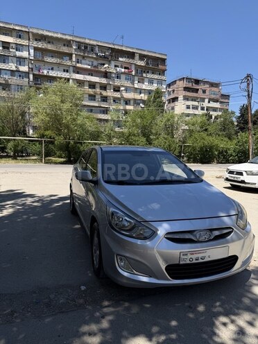 Hyundai Accent-1