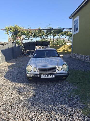 Mercedes E 230-10