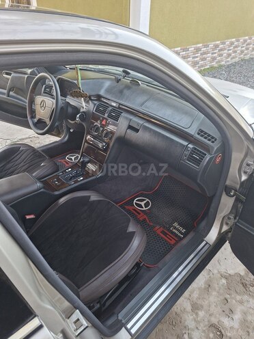 Mercedes E 230-2