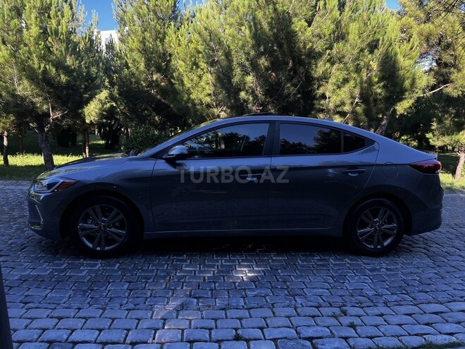 Hyundai Elantra-3