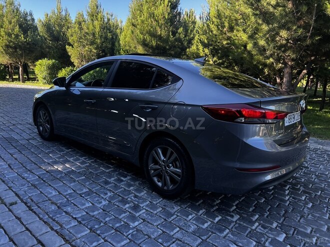 Hyundai Elantra-4