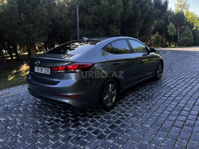 Hyundai Elantra-6