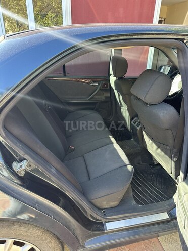 Mercedes E 240-4