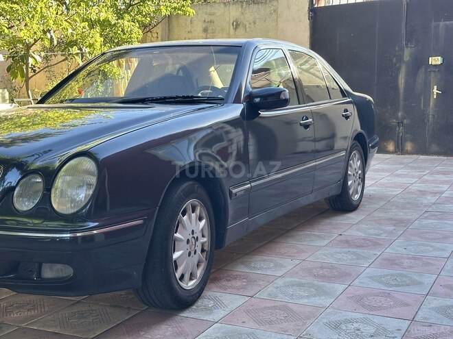 Mercedes E 240-2