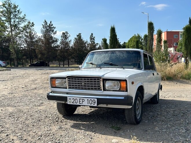 LADA (VAZ) 2107-2