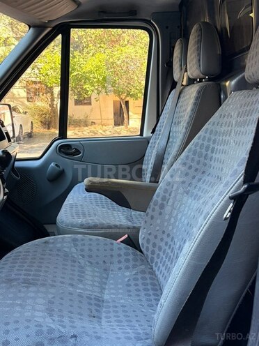 Ford Transit-6