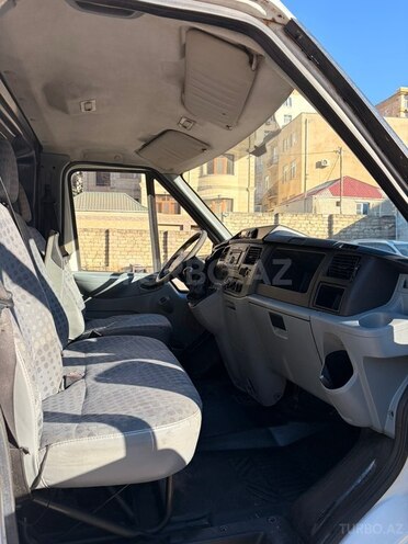 Ford Transit-12