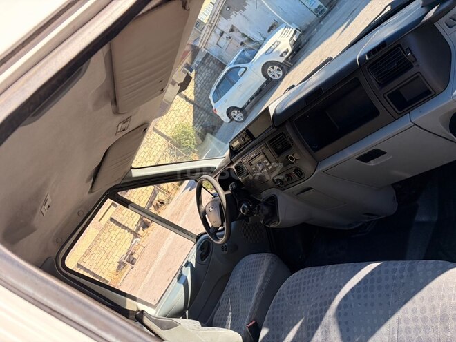 Ford Transit-11