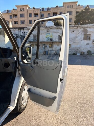 Ford Transit-8