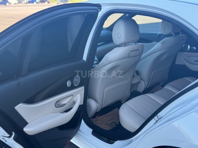 Mercedes E 300-17
