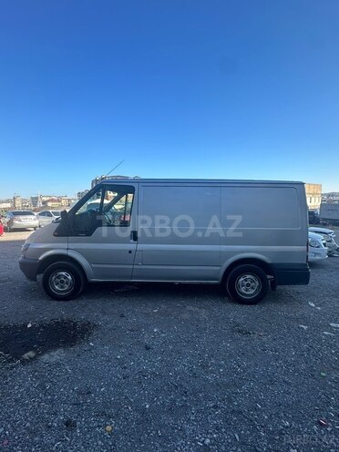 Ford Transit-8