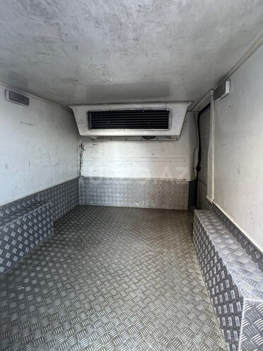 Ford Transit-9