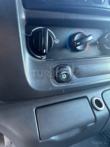 Ford Transit-10