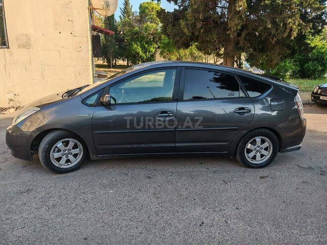 Toyota Prius-4
