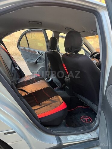 Mercedes C 320 4MATIC-6