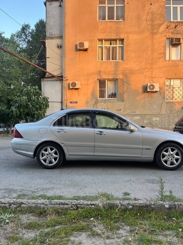 Mercedes C 320 4MATIC-11