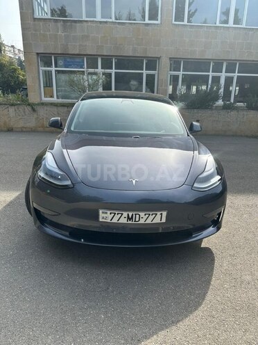 Tesla Model 3-1