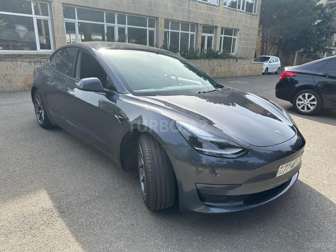 Tesla Model 3-3