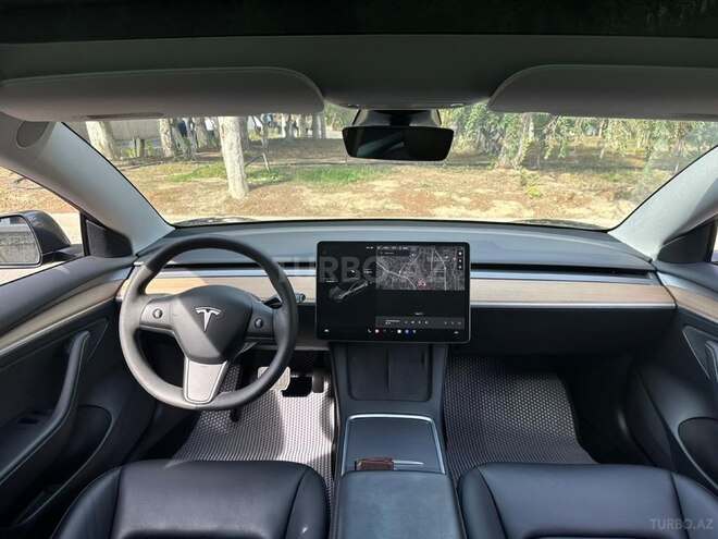Tesla Model 3-4