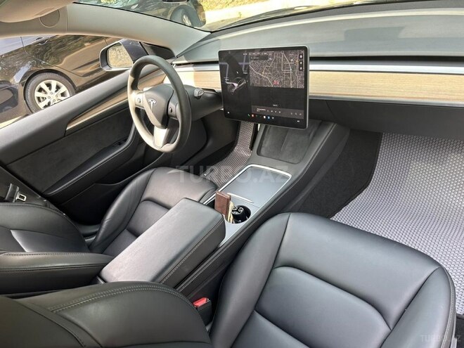 Tesla Model 3-8